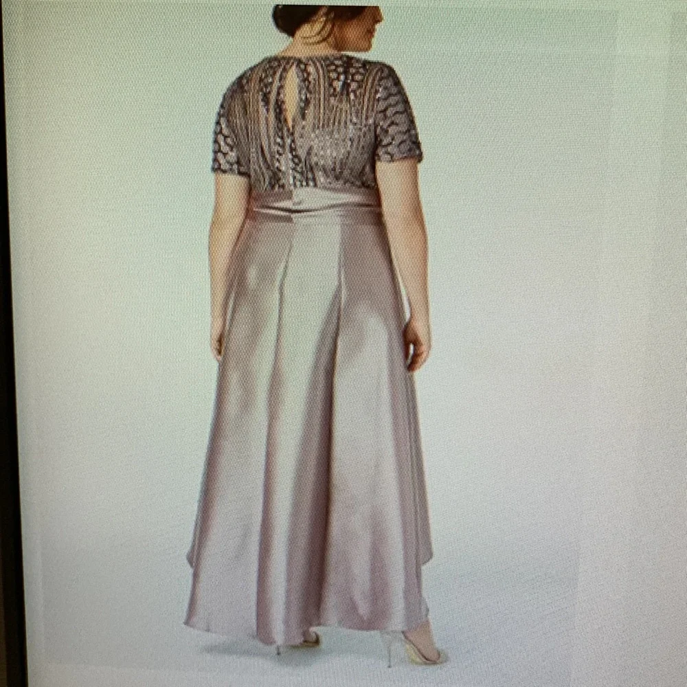 Mother of the Bride or Groom formal dress - Picture 4 of 5